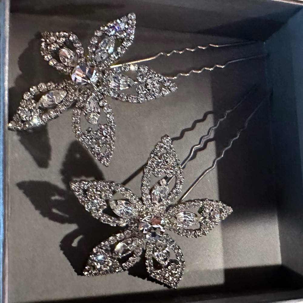 Pronovias wedding silver flower hair clip accessory Never worn